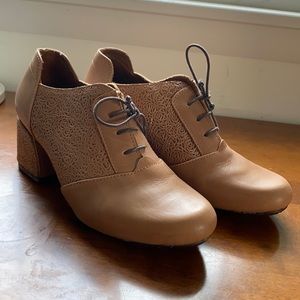 Sergio Tomani textured leather heels size 40.